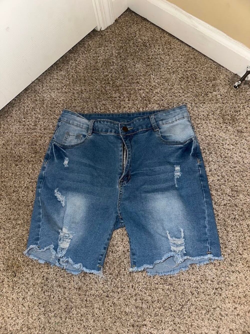 Women’s Large 8/10 Distressed Denim Shorts Raw Hem